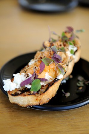 CENTO - Bruschetta of ricotta, granola and cantaloupe