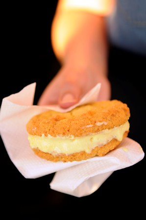 FOREQUARTER – Sweet corn ice cream sandwiches